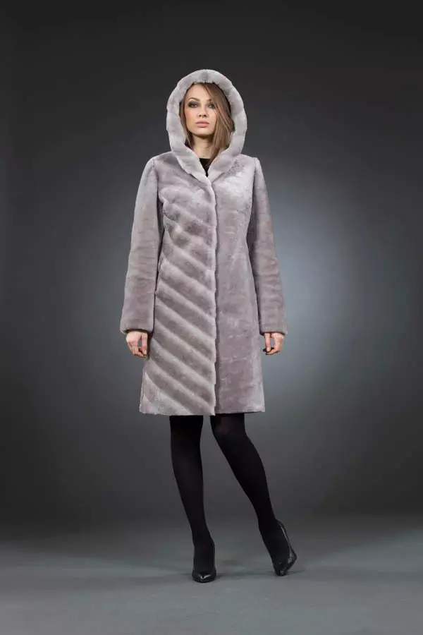Cygaic кожено палто (51 снимки): модели на кожени палта от Cygayka, от който се прави звяр, колко щандове, шуба 689_46