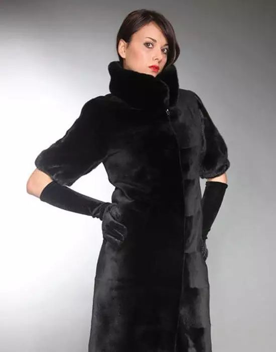 Coat Cygaic Fur (51 fotos): Modelos de abrigo de pel de Cygayka, a partir do cal a besta está feita, canto significa, un abrigo de pel 689_50