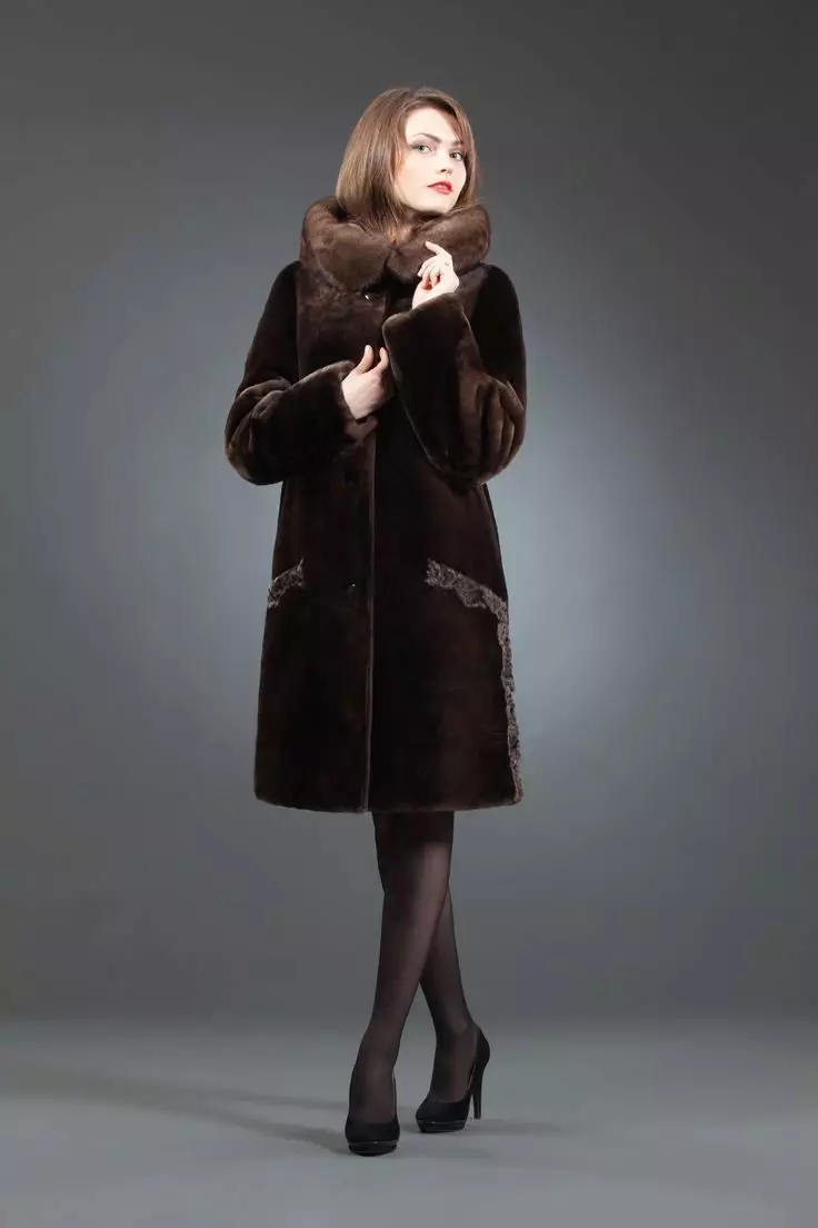 Coat Cygaic Fur (51 fotos): Modelos de abrigo de pel de Cygayka, a partir do cal a besta está feita, canto significa, un abrigo de pel 689_51