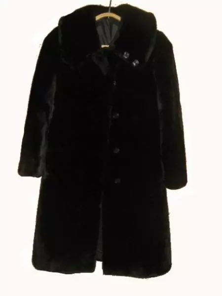 Cygaic Fur Coat (51 Foto): Model mantel bulu dari Cygayka, dari mana Binatang selesai, berapa banyak berdiri, mantel bulu 689_8