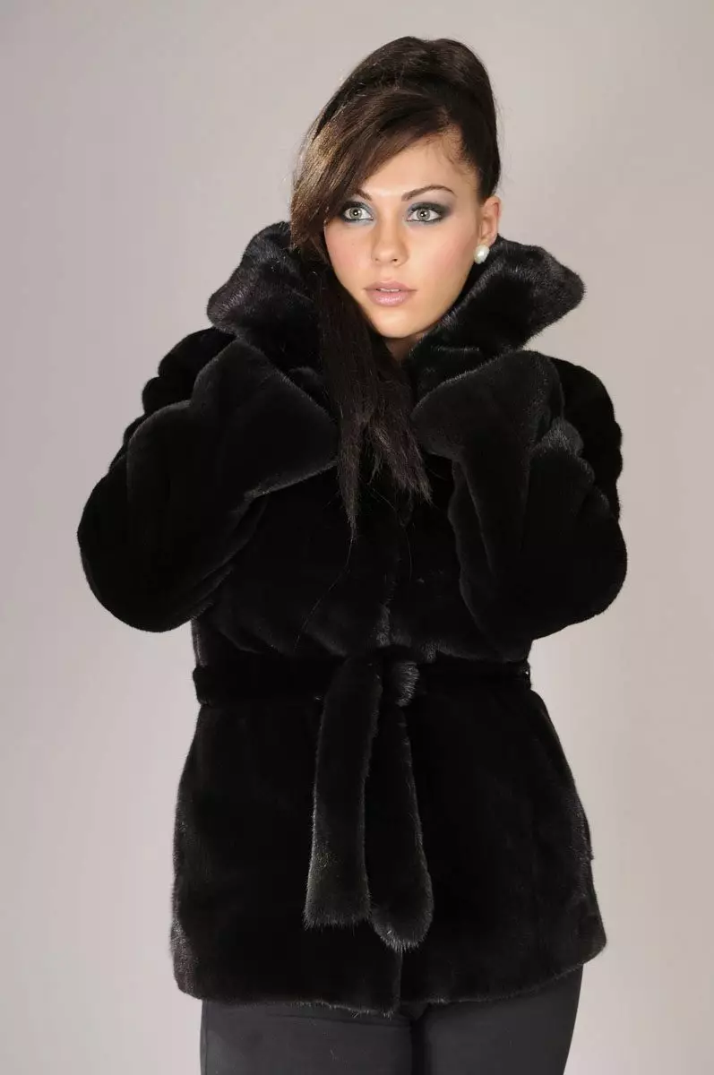 Black Fur Coat (63 sary): Colors Diamond, Long, mainty ary volo, vehivavy volom-borona avy amin'ny volom-borona mainty misy satroka, misy kiraro mena 691_12