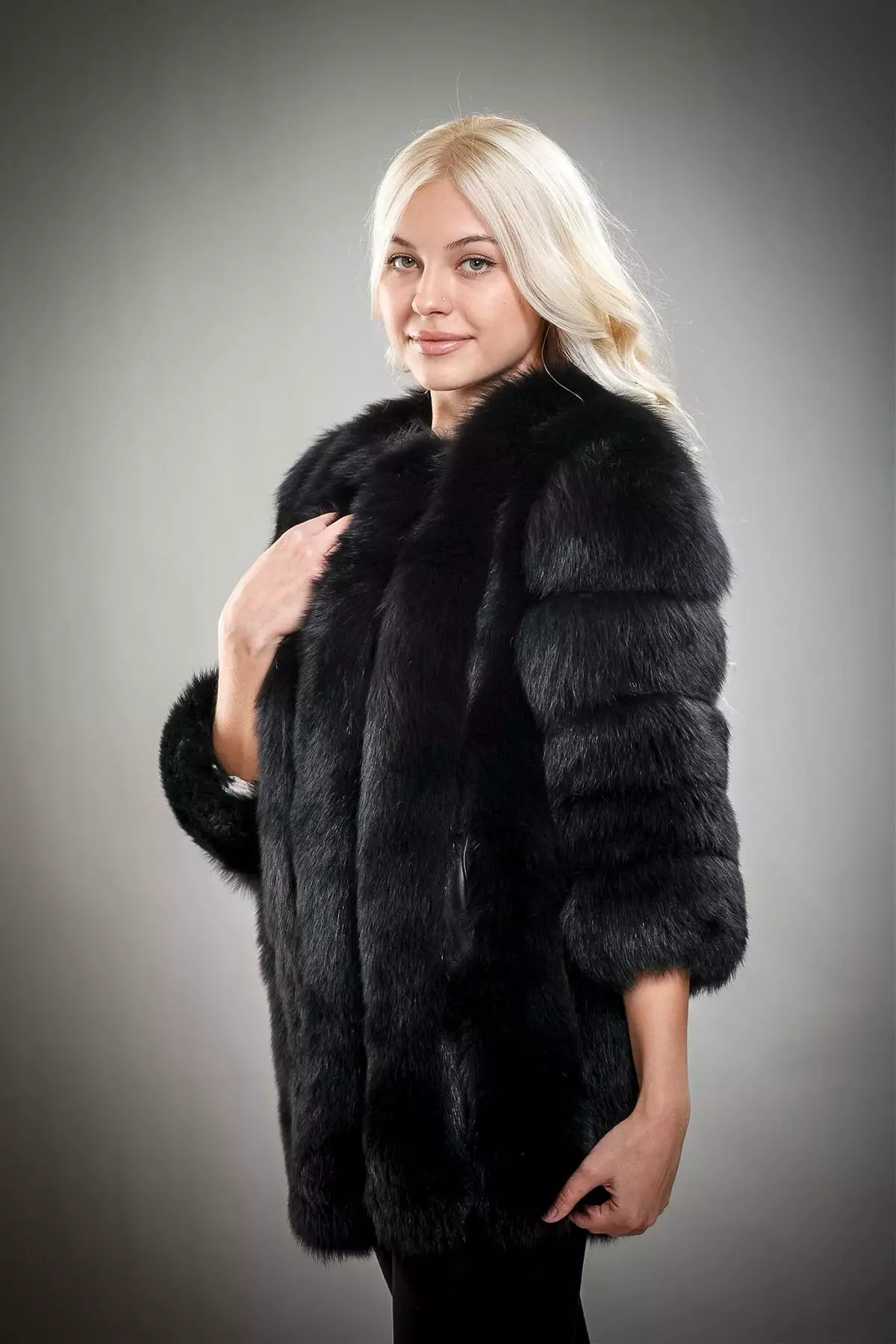 Black Fur Coat (63 sary): Colors Diamond, Long, mainty ary volo, vehivavy volom-borona avy amin'ny volom-borona mainty misy satroka, misy kiraro mena 691_13