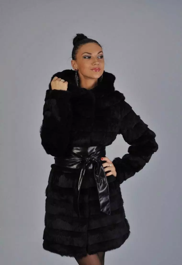 Black Fur Coat (63 sary): Colors Diamond, Long, mainty ary volo, vehivavy volom-borona avy amin'ny volom-borona mainty misy satroka, misy kiraro mena 691_24
