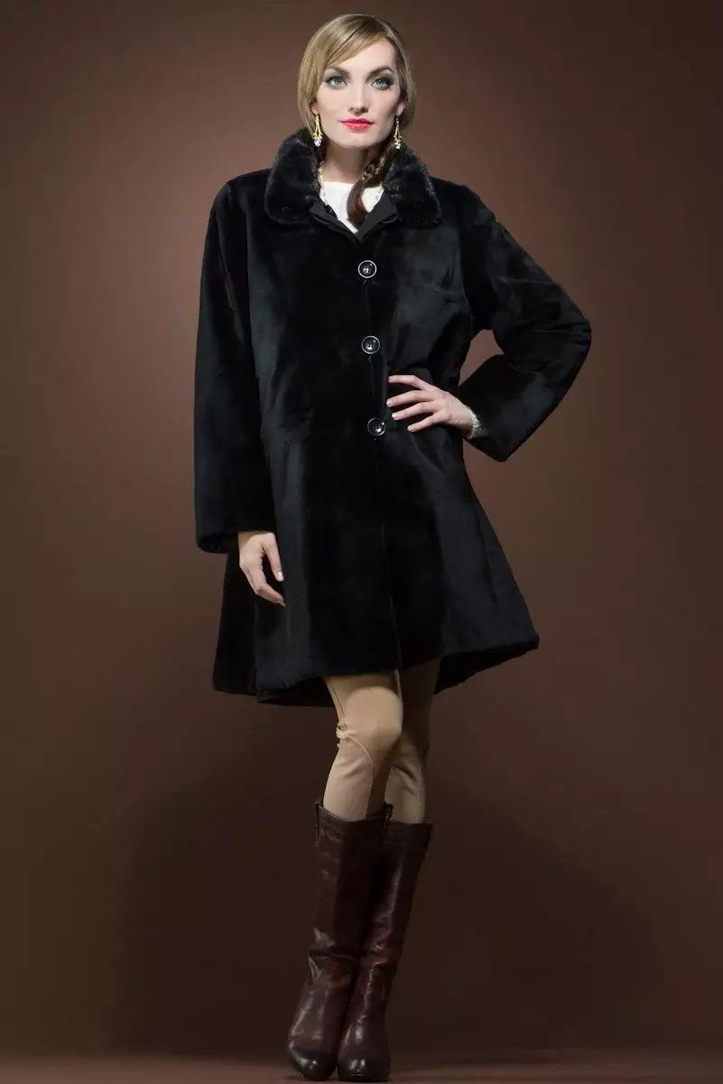 سیاہ فر کوٹ (63 فوٹو): رنگ سیاہ ڈائمنڈ، طویل، سیاہ اور بھوری رنگ، خواتین فر کوٹ کے ساتھ سیاہ فر کے ساتھ، سرخ جوتے کے ساتھ 691_37