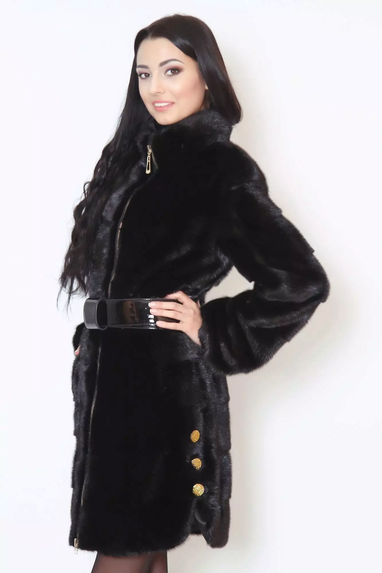 Black Fur Coat (63 sary): Colors Diamond, Long, mainty ary volo, vehivavy volom-borona avy amin'ny volom-borona mainty misy satroka, misy kiraro mena 691_45