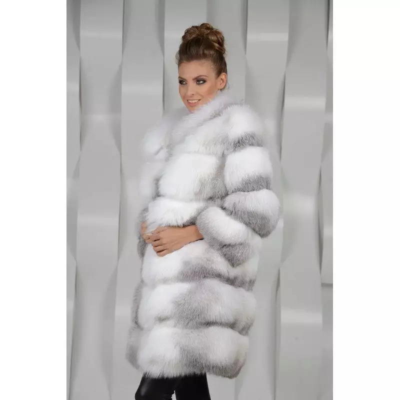 Inotapira fox fur coat 34 photos: mafashoni mapatani eSandsale transverse fur coats, yakarongedzwa 693_10