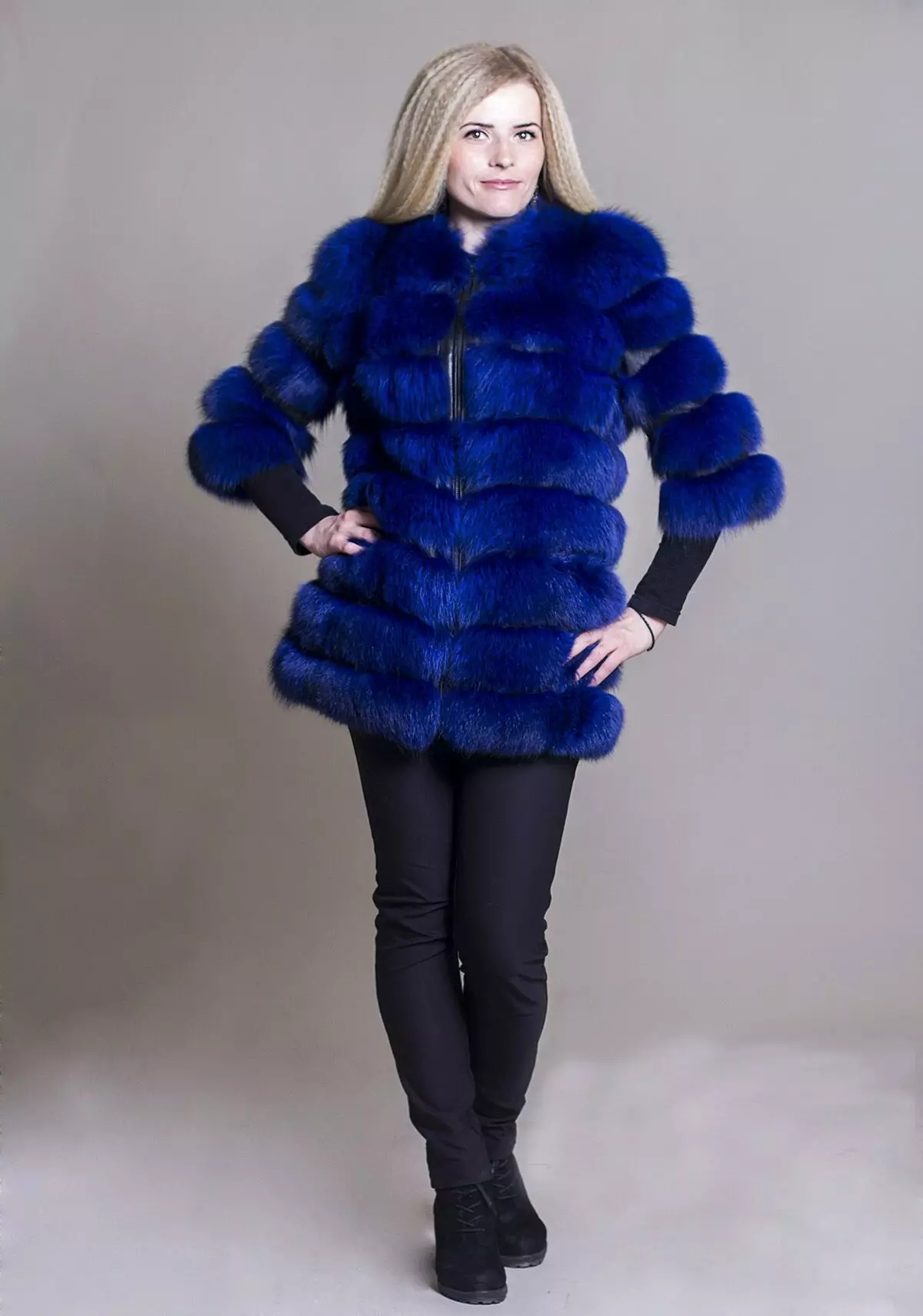 Sweet Fox Fur Coat 34 լուսանկարներ. Sandsale լայնակի մորթյա բաճկոնների նորաձեւ նախշեր, գլխարկ 693_15