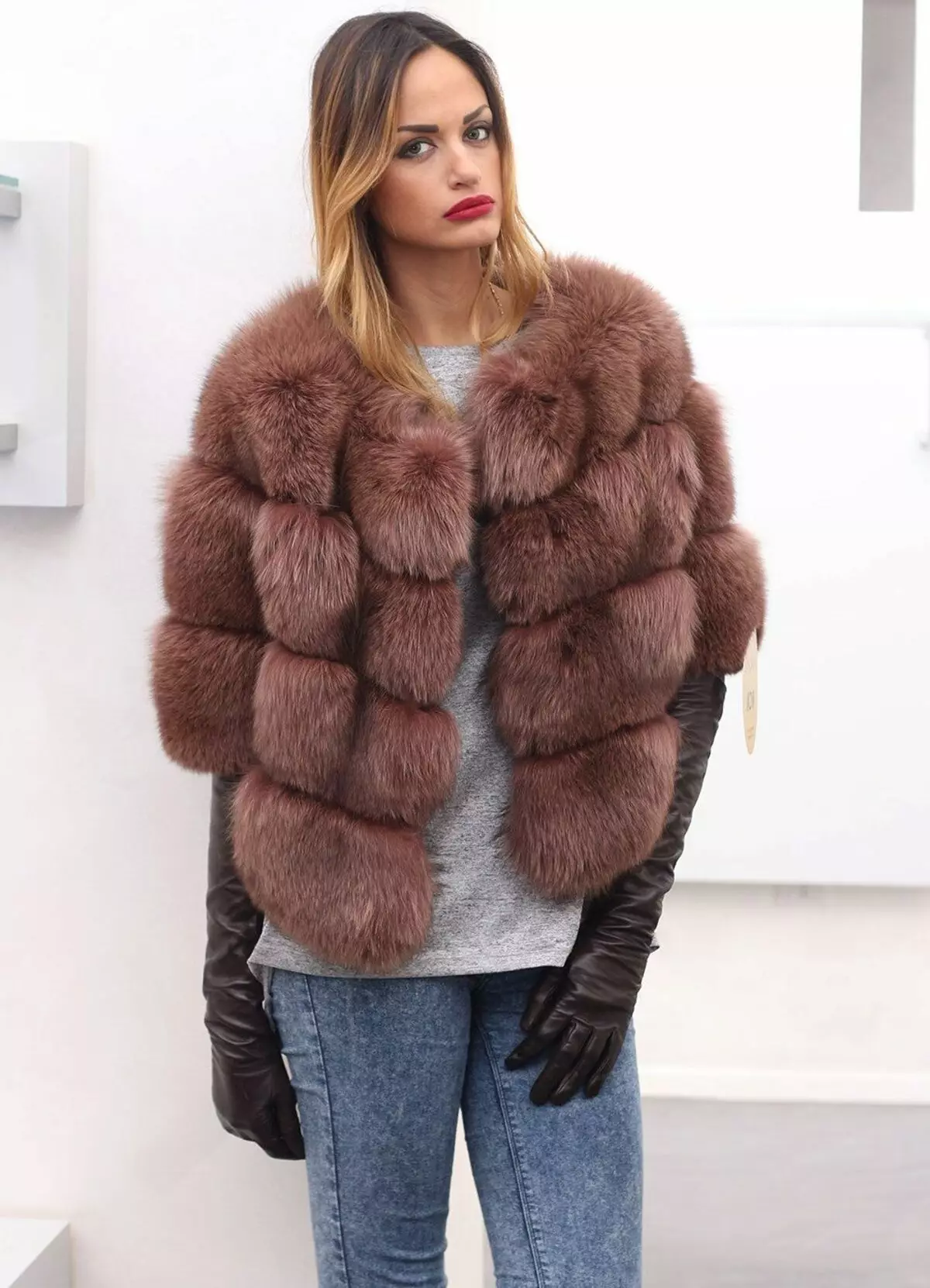 Inotapira fox fur coat 34 photos: mafashoni mapatani eSandsale transverse fur coats, yakarongedzwa 693_30