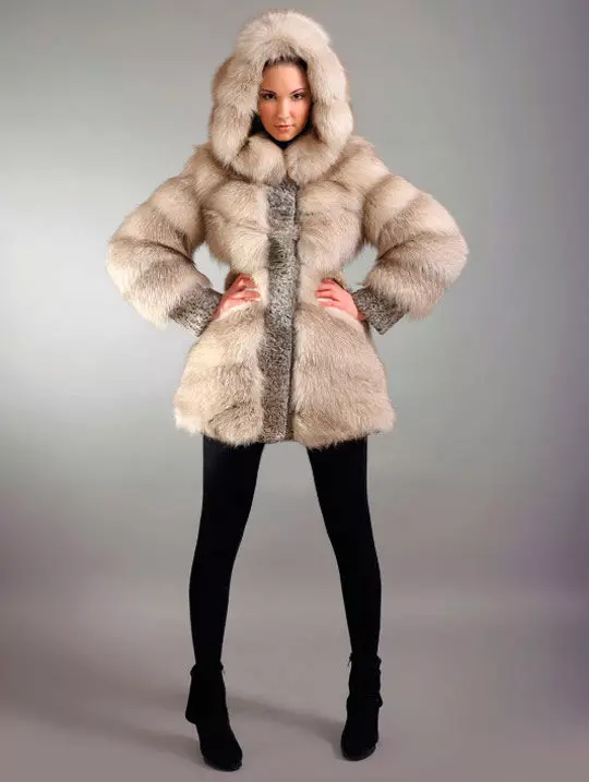 Sweet Fox Fur Coat 34 լուսանկարներ. Sandsale լայնակի մորթյա բաճկոնների նորաձեւ նախշեր, գլխարկ 693_6
