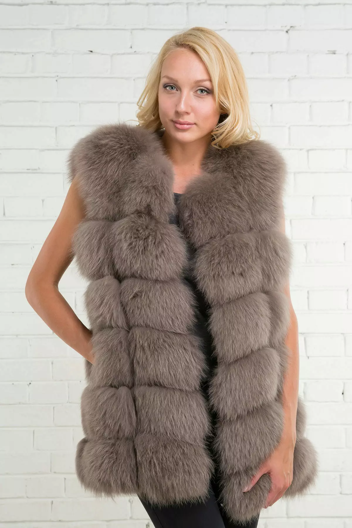 Inotapira fox fur coat 34 photos: mafashoni mapatani eSandsale transverse fur coats, yakarongedzwa 693_7