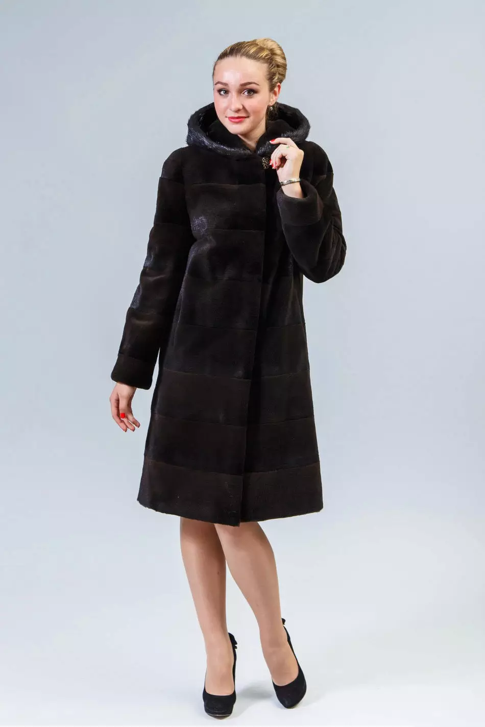 Sweeting Fur-jas (80 foto's): Modellen fan grutte grutte, hoe kinne jo in bontjas kieze út Nutsria, resinsjes 699_15