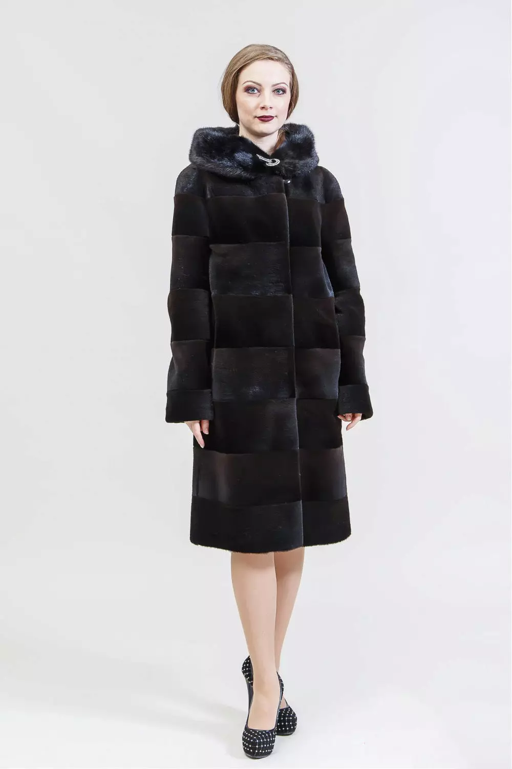 Sweeth Fur Coat (80 Bilder): Stor storlek modeller, hur man väljer en päls från Nutria, recensioner 699_16