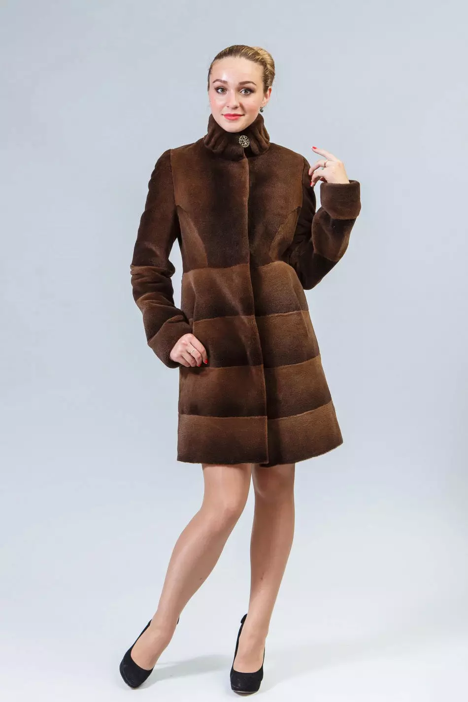 Sweemething Fur Coat (80 Mga Litrato): Daghang mga modelo sa gidak-on, kung giunsa pagpili ang usa ka coat nga balahibo gikan sa nutria, mga pagsusi 699_18