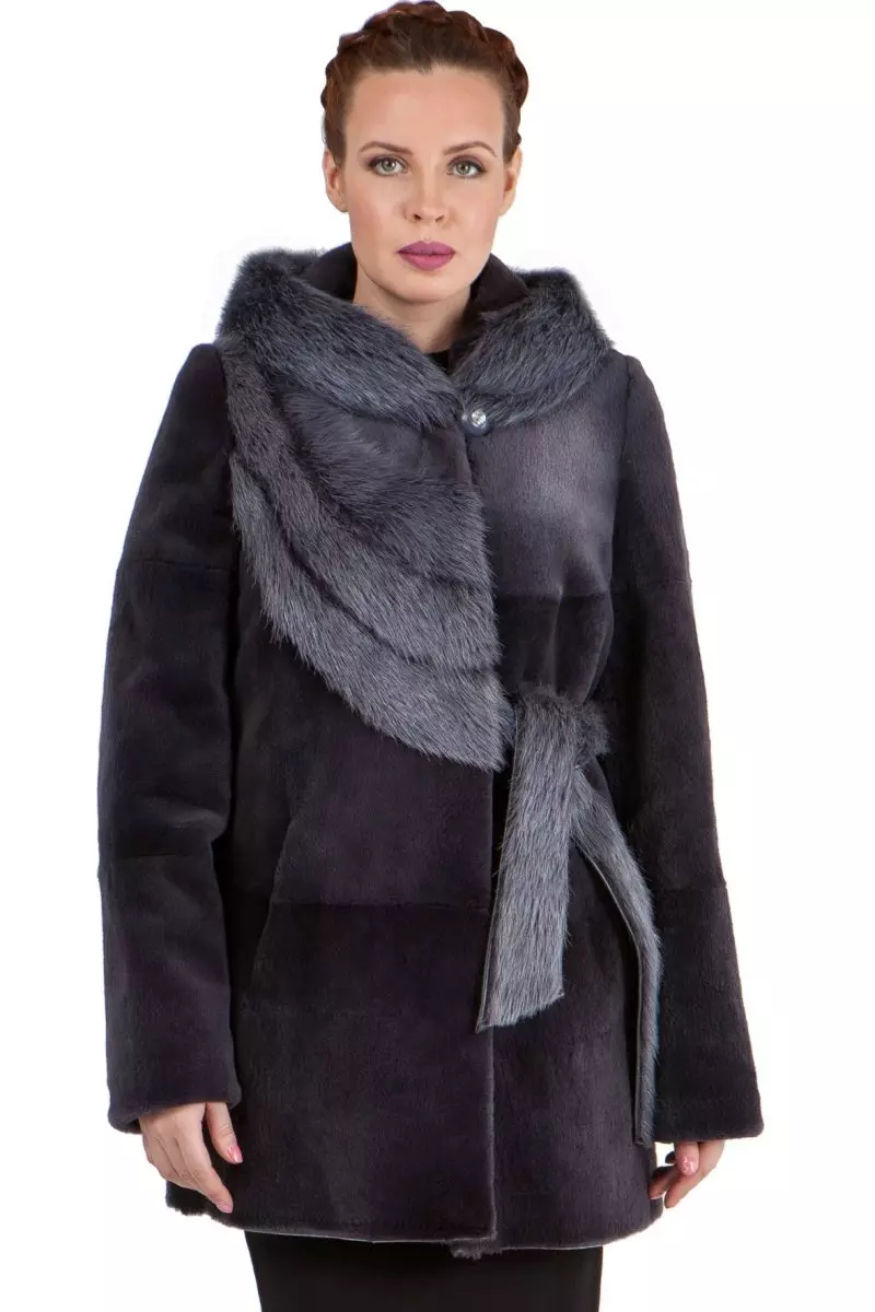 Sweeyth γούνα παλτό (80 φωτογραφίες): μοντέλα μεγάλου μεγέθους, πώς να επιλέξετε ένα παλτό γούνας από τη Nutria, σχόλια 699_34
