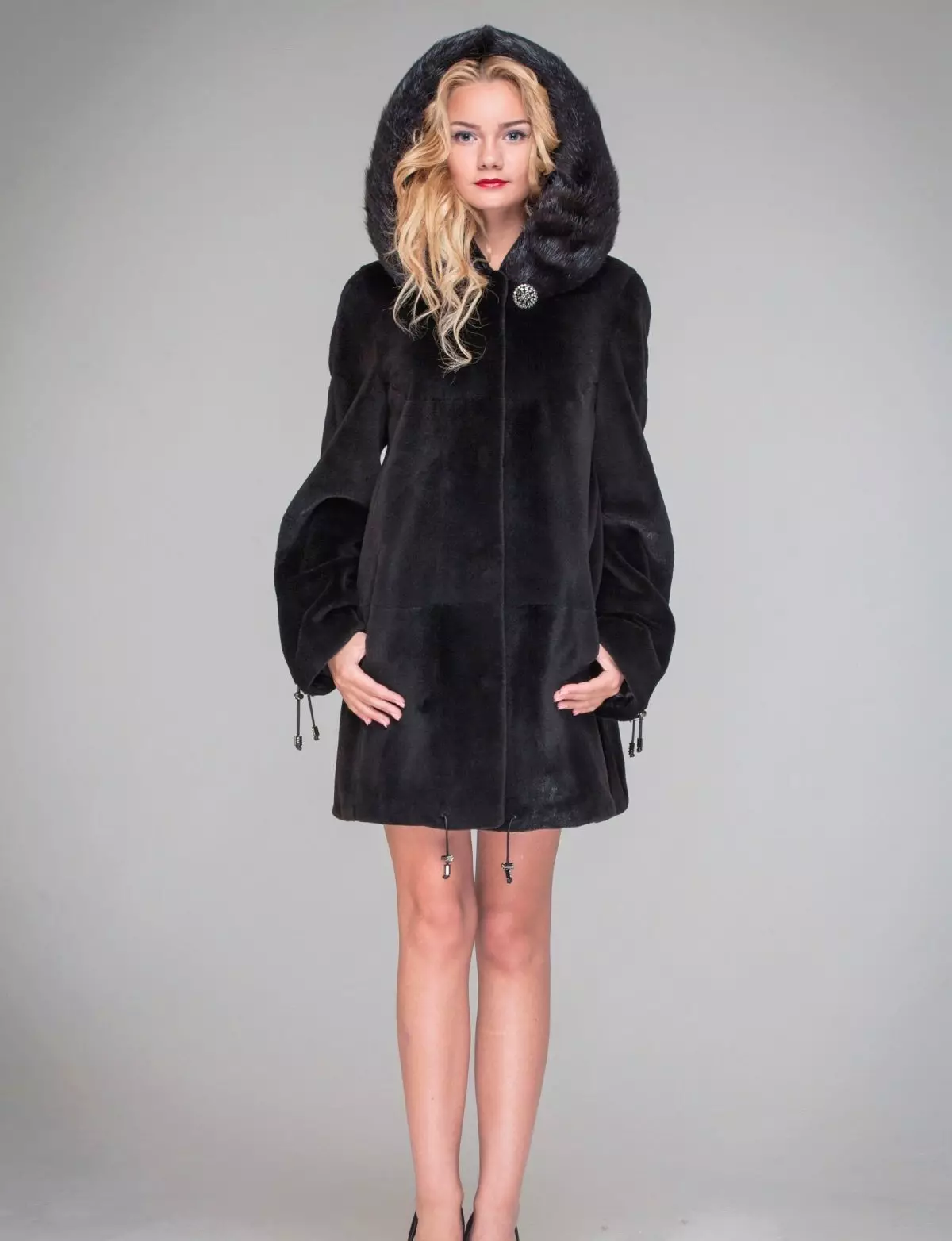 Sweething Fur Coat (80 사진) : 대형 모델, Nutria에서 모피 코트를 선택하는 방법, 리뷰 699_4