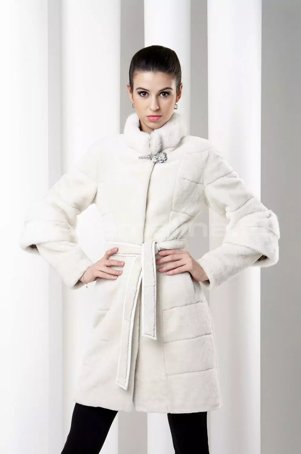 Sweeth Fur Coat (80 Bilder): Stor storlek modeller, hur man väljer en päls från Nutria, recensioner 699_47