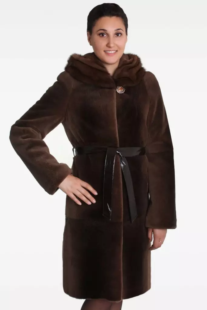 Sweeting Fur Coat (80 Foto): Model saiz yang besar, Bagaimana untuk memilih kot bulu dari Nutria, ulasan 699_51