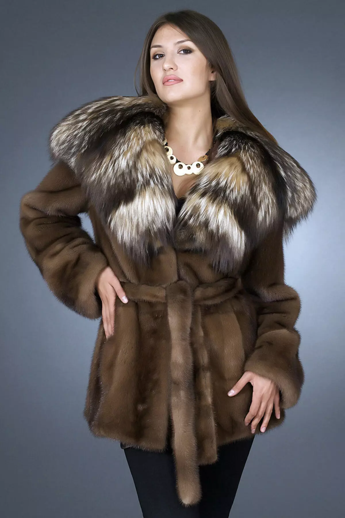 Sweething Fur Coat (80 kuvaa): Suurkokoiset mallit, miten valita turkis takki Nutria, arvostelut 699_72