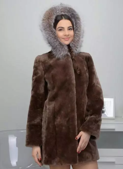 Kalyaev Fur Coats (88 Foto): Coat Fur Kilang Kalyaev, Ulasan 702_47