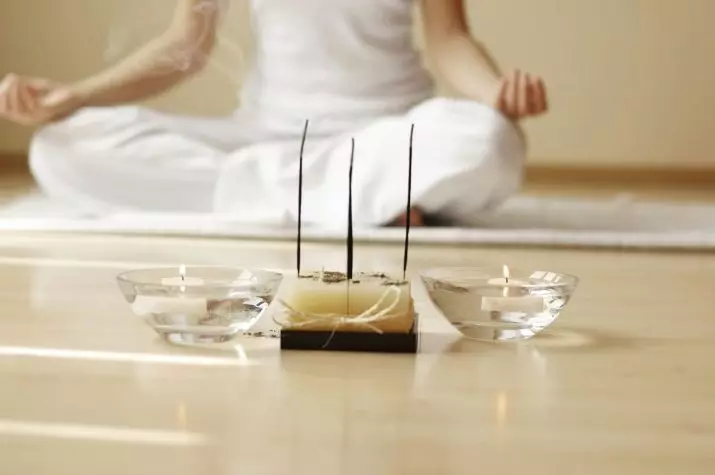 Morgon meditation för kvinnor: Varför gör du på morgonen? Förberedelse och regler för att utföra enkla effektiva tekniker 7053_17