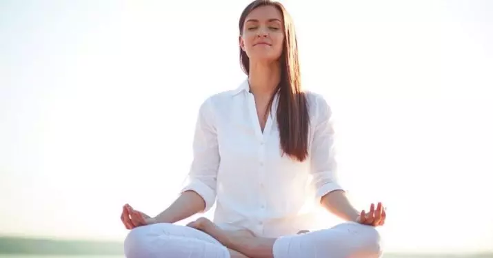 Theta Hiling Meditasyon: Debaz Meditasyon pou Gerizon ak anvan yo dòmi. Karakteristik nan meditasyon gwo twou san fon 7056_10