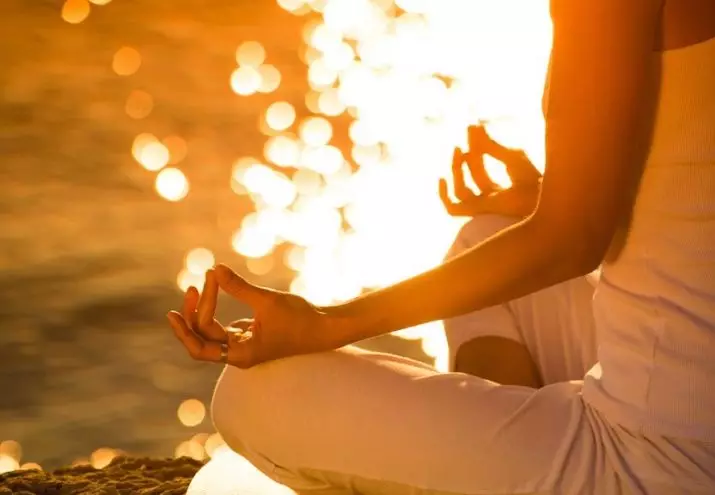 Meditasi untuk pemula: bagaimana untuk belajar bagaimana untuk bermeditasi dengan betul? Di mana untuk memulakan pendatang baru? Penerangan teknologi, pelajaran yoga dan meditasi mudah 7057_19