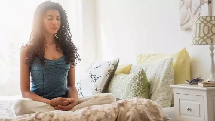 Meditació per a principiants: Com aprendre a meditar correctament? On iniciar un nouvingut? Descripció de la tecnologia, les lliçons de ioga i la meditació fàcil 7057_27