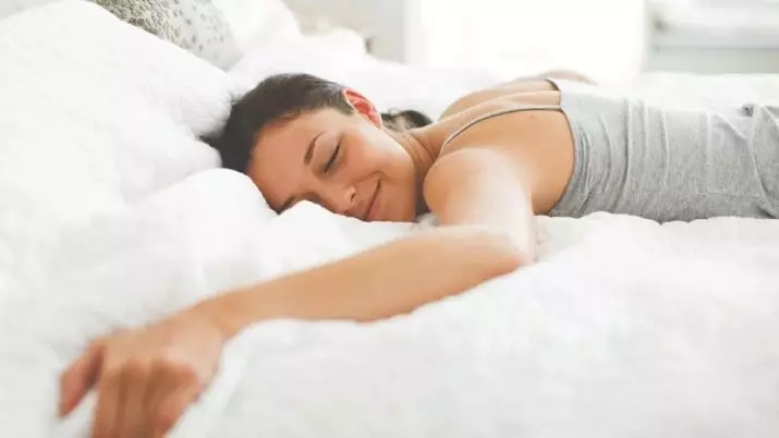 Meditacija pred spanjem za ženske: možnosti prakse za noč za popolno in globoko sprostitev, zdravljenje in pomirjujoče 7070_3