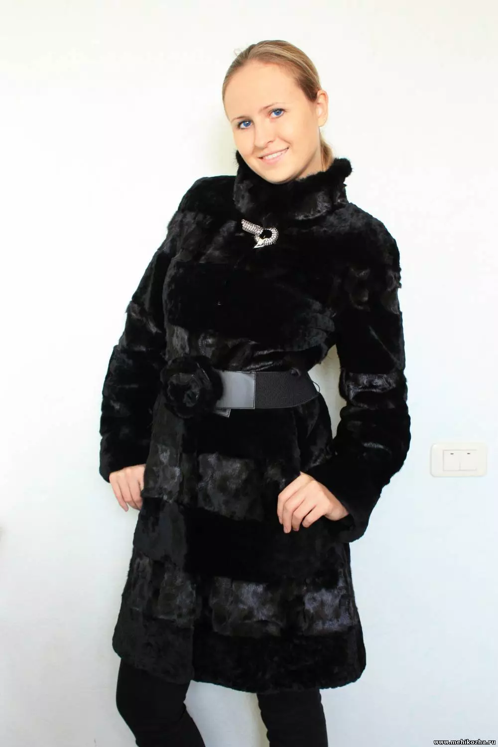 Muton Fur Coat with Mink Finish (51 լուսանկար). Muton մոդելներ Mink Collar- ի հետ 708_10