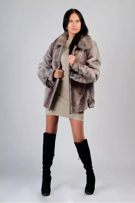 Muton Fur Coat with Mink Finish (51 լուսանկար). Muton մոդելներ Mink Collar- ի հետ 708_16