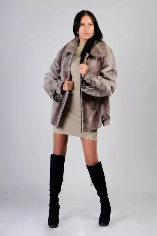 Muton Fur Coat ერთად Mink Finish (51 ფოტო): Muton მოდელები ერთად Mink საყელო 708_16