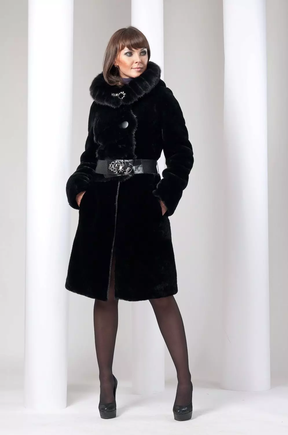 Muton Fur Coat with Mink Finish (51 լուսանկար). Muton մոդելներ Mink Collar- ի հետ 708_17