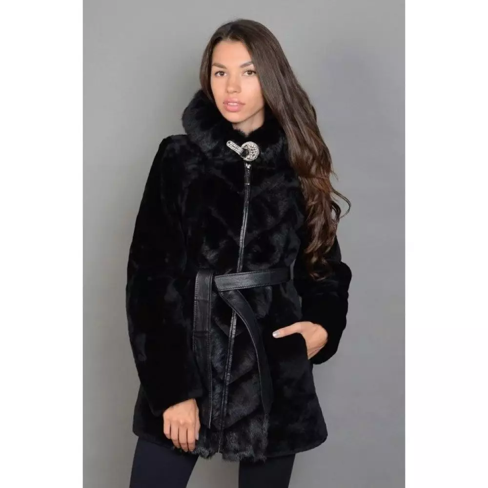 Mink பூச்சு கொண்ட Muton Fur Coat (51 புகைப்படங்கள்): Mink காலர் கொண்ட Muton மாடல்கள் 708_18