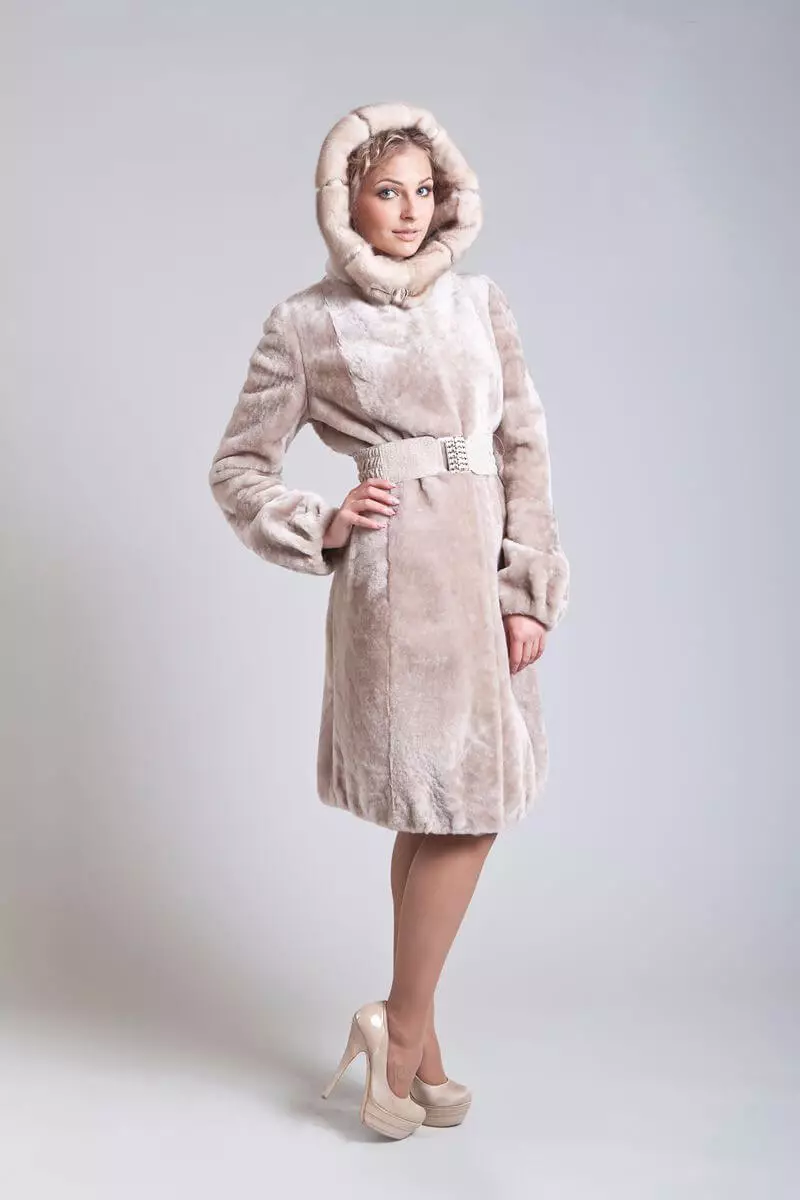 Muton Fur Coat with Mink Finish (51 լուսանկար). Muton մոդելներ Mink Collar- ի հետ 708_34