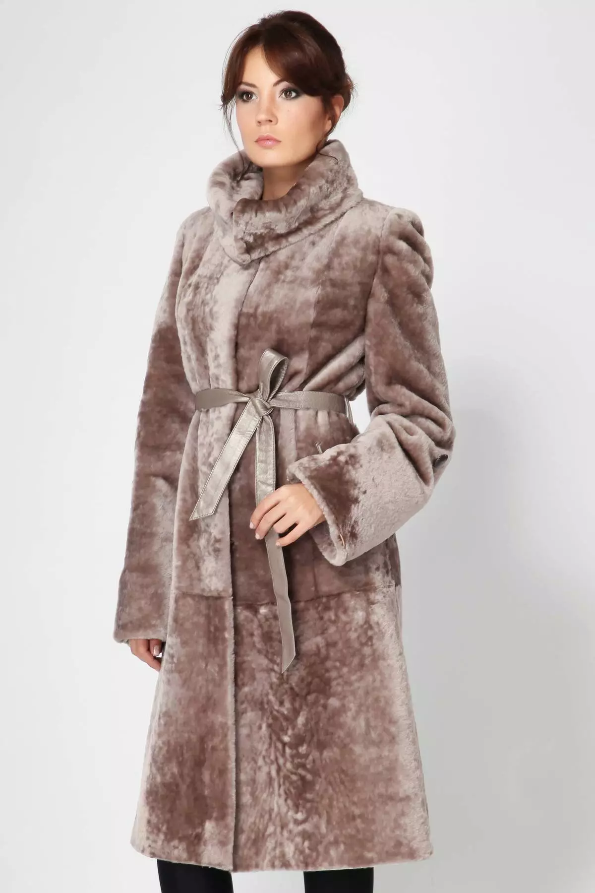 Muton Fur Coat with Mink Finish (51 լուսանկար). Muton մոդելներ Mink Collar- ի հետ 708_38