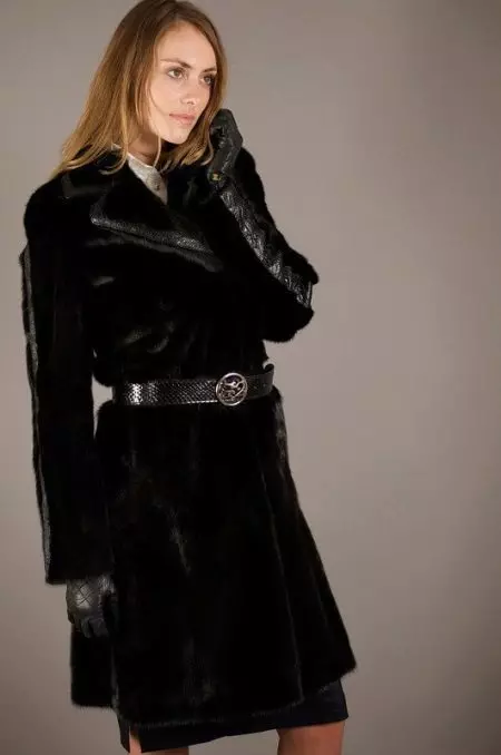 Mink பூச்சு கொண்ட Muton Fur Coat (51 புகைப்படங்கள்): Mink காலர் கொண்ட Muton மாடல்கள் 708_46