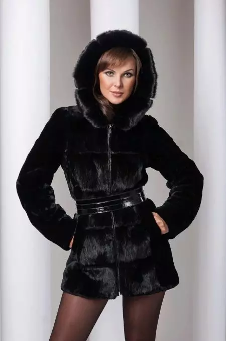 Muton Fur Coat with Mink Finish (51 լուսանկար). Muton մոդելներ Mink Collar- ի հետ 708_48