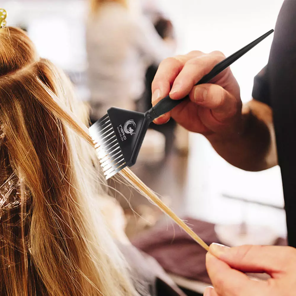 Pendandan rambut profesion (12 gambar): latihan dan kerja. Berapa banyak wanita dan lelaki yang mendapat pendapatan? Bagaimana untuk menjadi dari awal? Kelebihan dan kekurangan 7105_5