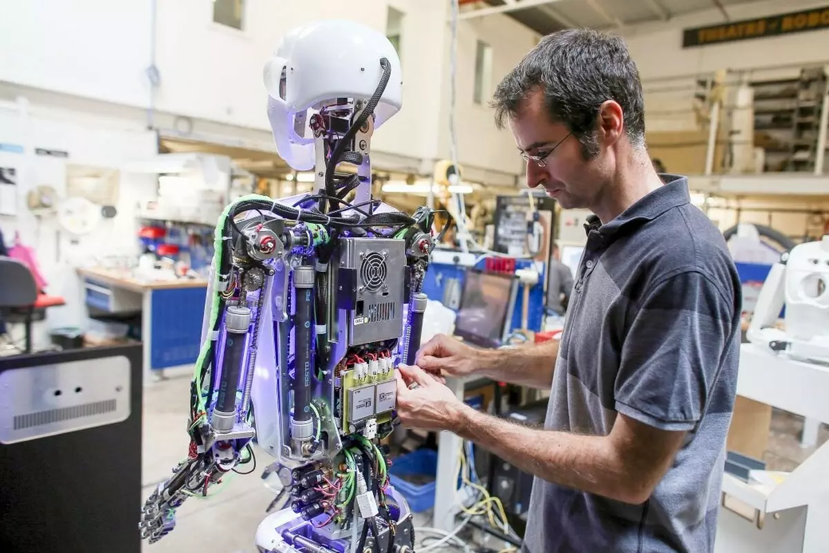 Robototexnika: peşə təsviri. Universitetlərdə təlim mütəxəssisləri. Müasir dünyada əlaqəsi. Dezavantajların üstünlükləri 7113_4