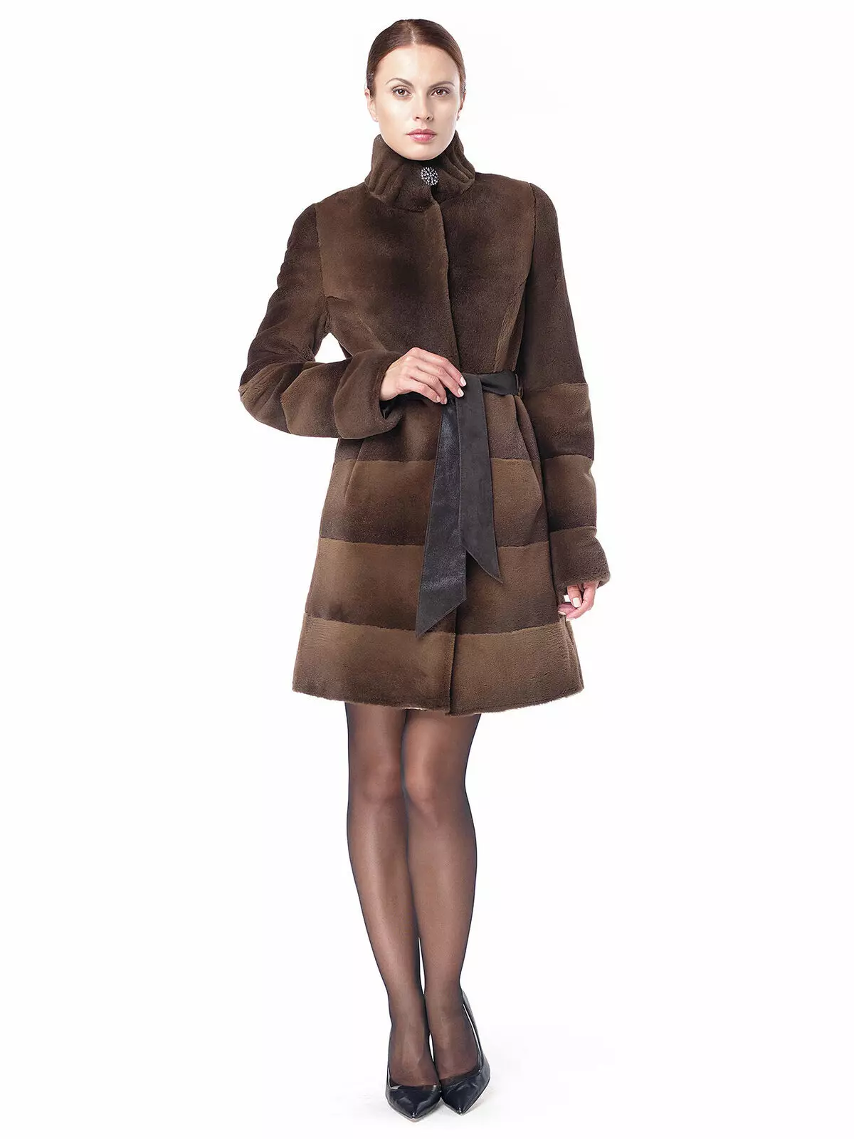 Cappotto di pelliccia NUTRIA (113 foto): Quanto costa il cappotto nutriente, dallo scudo nutria, caldo o no, blu nutria, bianco, con cappuccio, recensioni 711_29