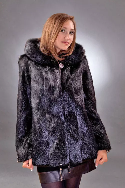 Nutria毛皮大衣（113张照片）：营养外套的成本是多少，来自盾牌野生，温暖或不，蓝色野营，白色，连帽，评论 711_52