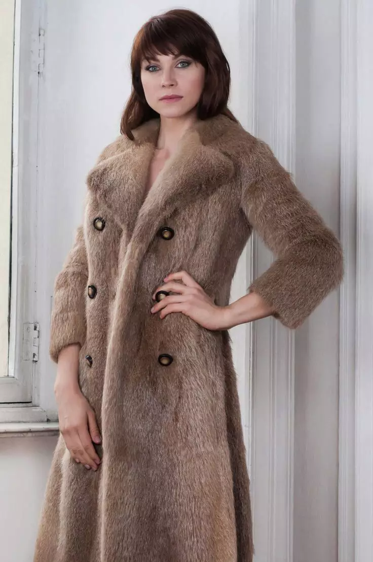 Nutria Fur Coat (113 zdjęcia): Ile kosztuje płaszcz odżywczy, z tarczy Nutria, ciepłe lub nie, niebieskie Nutria, białe, z kapturem, recenzje 711_76