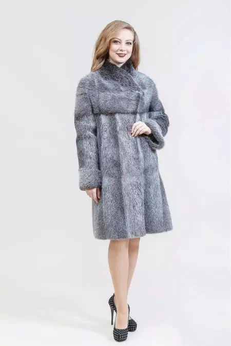 Cappotto di pelliccia NUTRIA (113 foto): Quanto costa il cappotto nutriente, dallo scudo nutria, caldo o no, blu nutria, bianco, con cappuccio, recensioni 711_96