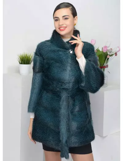 Nutria Fur Coat (113 zdjęcia): Ile kosztuje płaszcz odżywczy, z tarczy Nutria, ciepłe lub nie, niebieskie Nutria, białe, z kapturem, recenzje 711_99