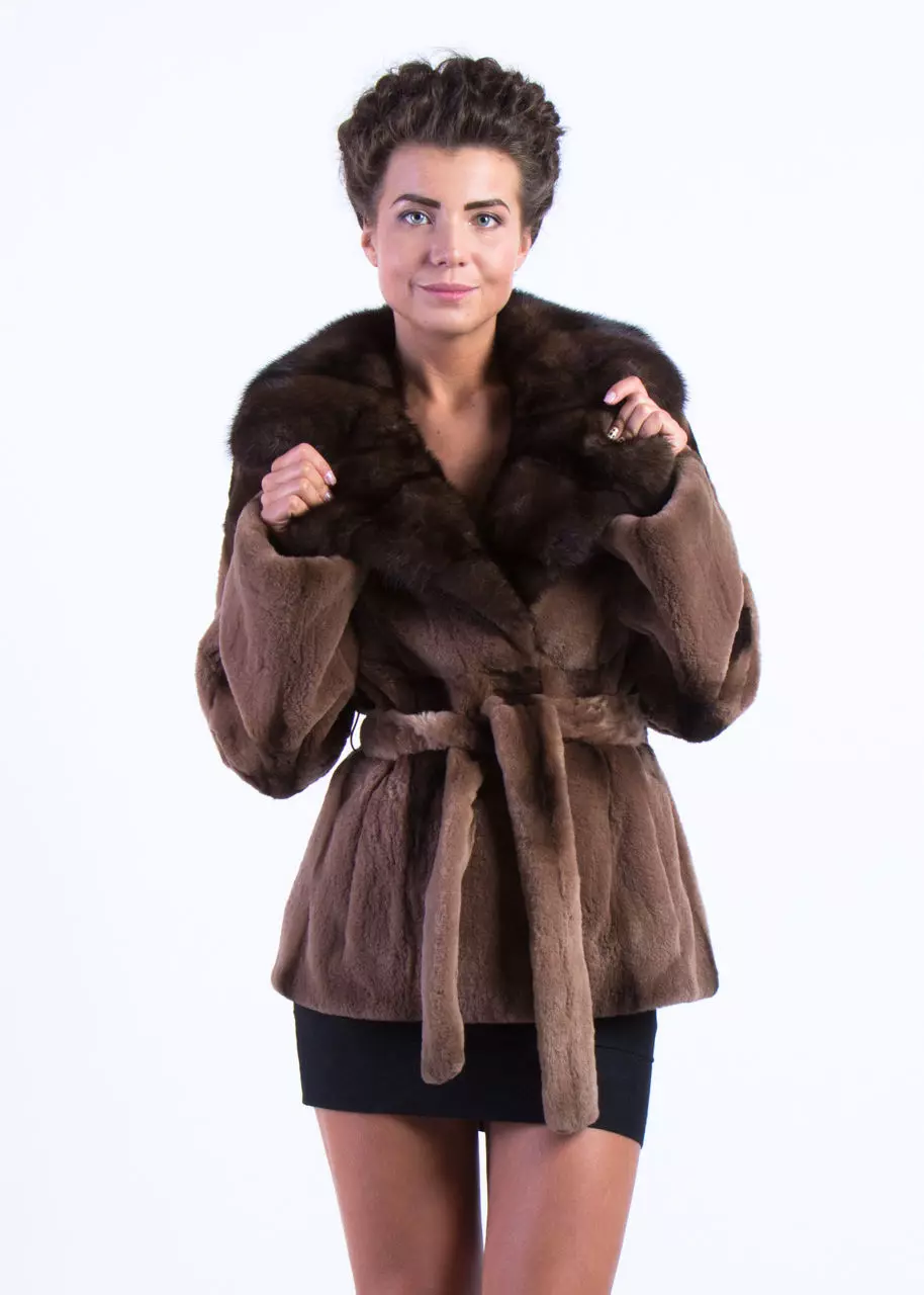 Ferreck Fur Coat (54 fotos): Strike Fur-Sleved Models, con Ferret, Cherish Coat Reviews 716_11