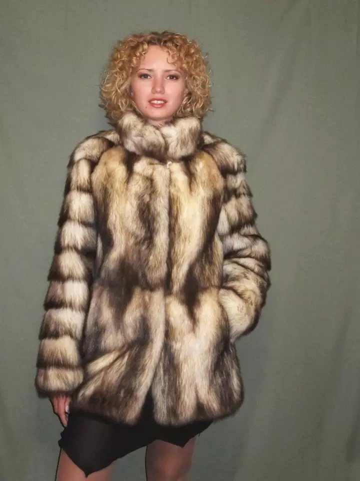 Ferreck Fur Coat (54 bilder): Strike Fur-sleeved modeller, med Ferret, Cherish Coat Recensioner 716_13