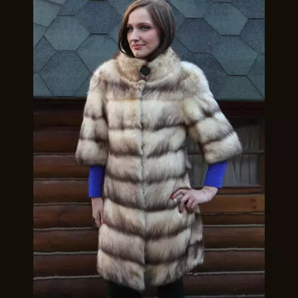 Ferreck fur coat (54 mga larawan): Strike fur-sleeved na mga modelo, na may ferret, cherish na mga review ng amerikana 716_27
