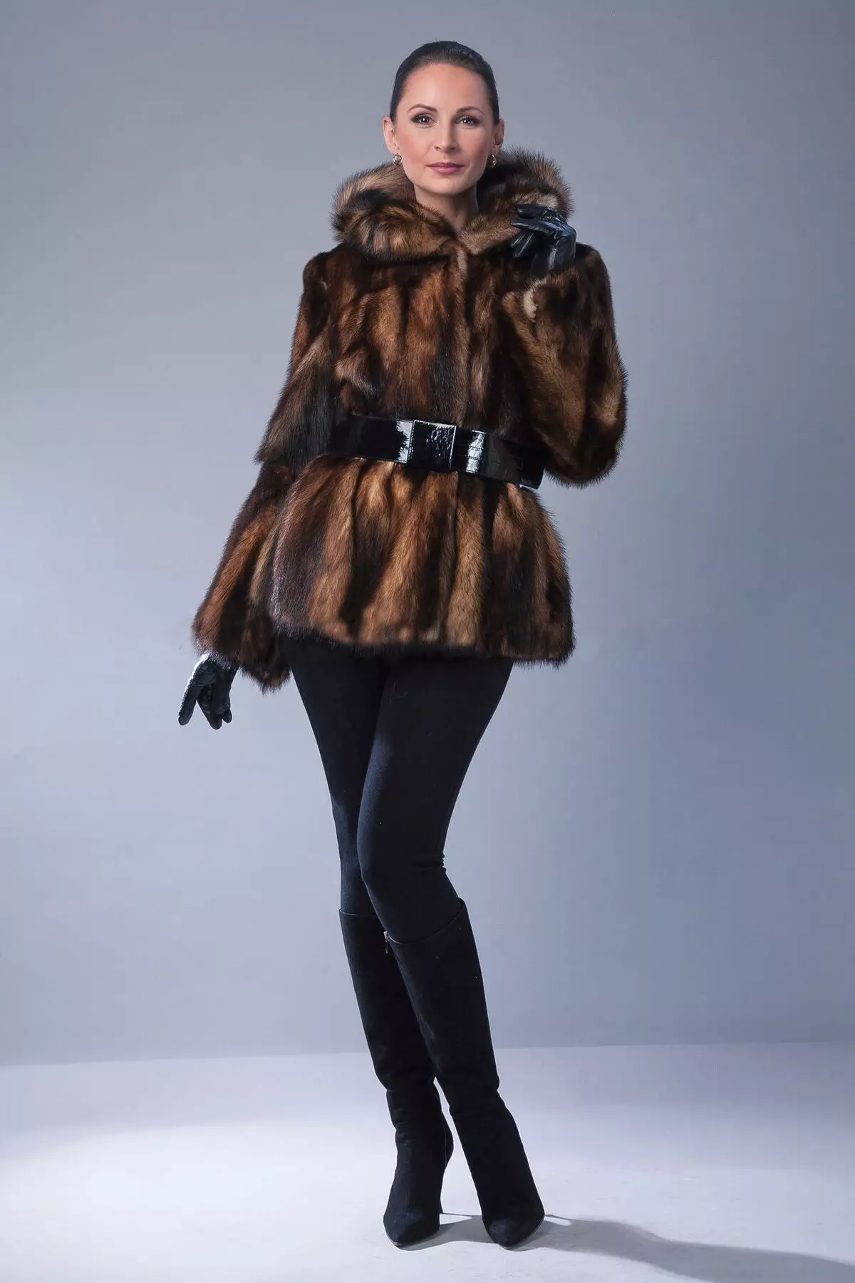 Ferreck Fur Coat (54 Wêneyên): Modelên Fur-Sleeved, bi Ferret, Reviewên Kincê Cherish 716_32