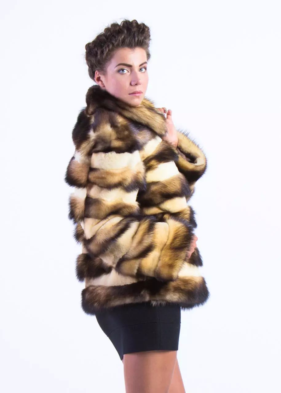 Ferreck Fur Coat (54 fotos): Strike Fur-Sleved Models, con Ferret, Cherish Coat Reviews 716_39