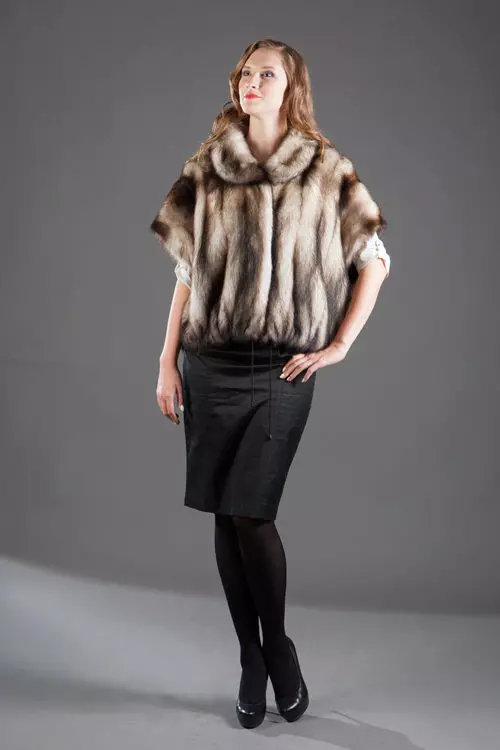 Ferreck Fur Coat (54 fotoğraflar): Fur-kollu modeller, gelincik, cherish ceket yorumlar 716_45